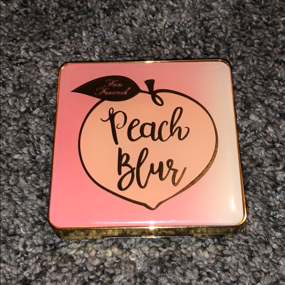 Translucent smoothing finishing powder